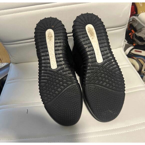 Athletic_Shoes